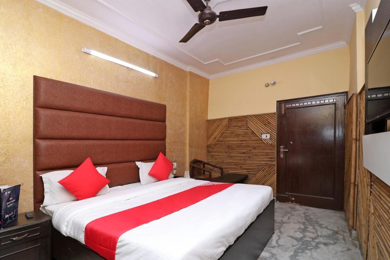 Oyo 29304 Hotel Pooja Yamunānagar Kültér fotó