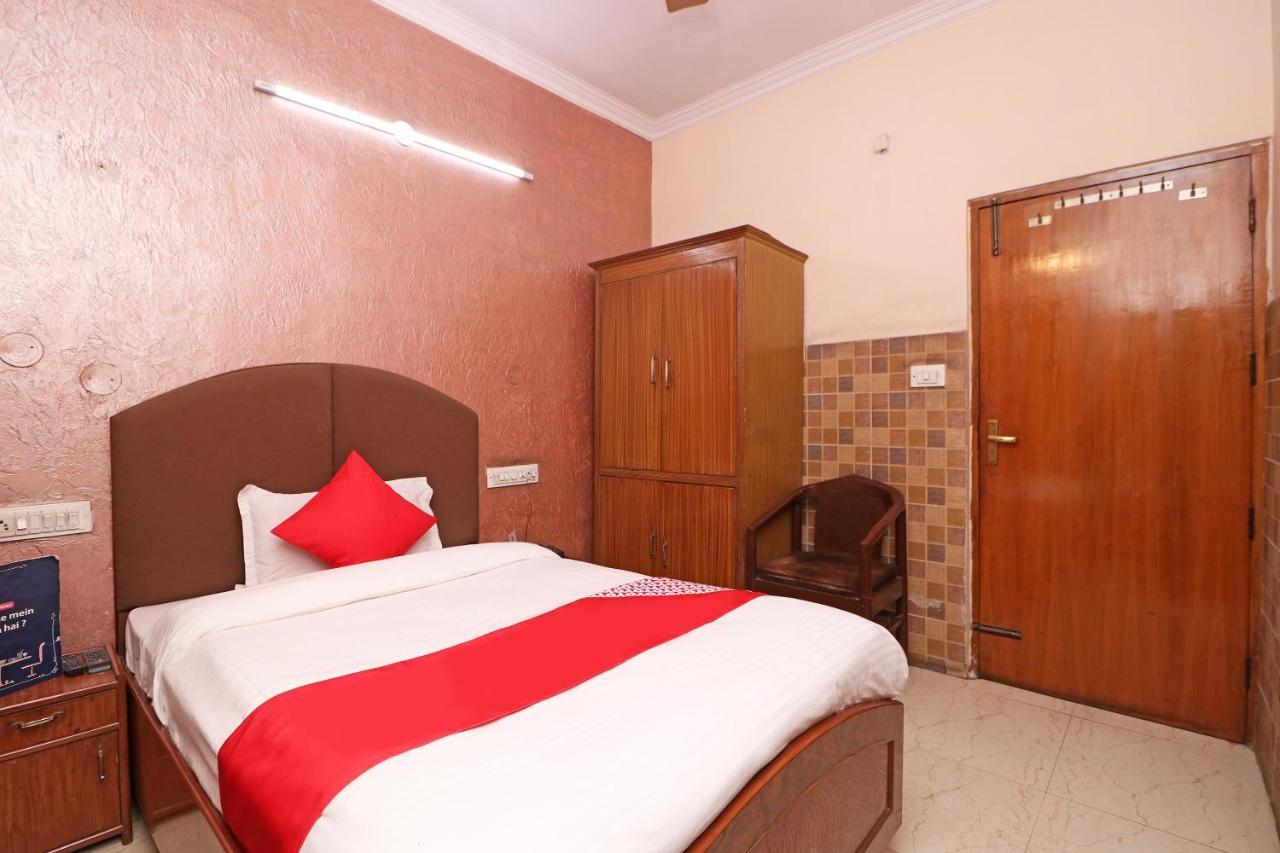 Oyo 29304 Hotel Pooja Yamunānagar Kültér fotó