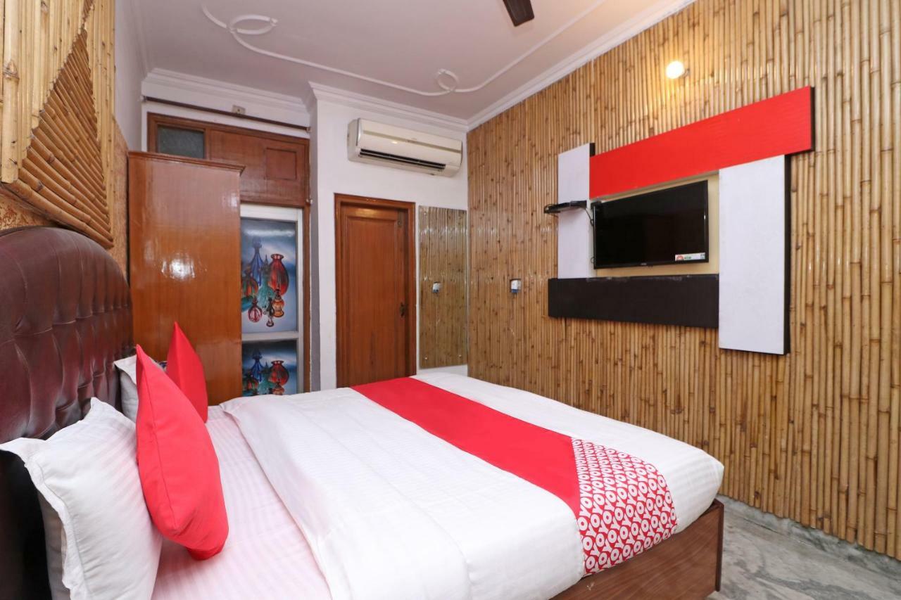 Oyo 29304 Hotel Pooja Yamunānagar Kültér fotó