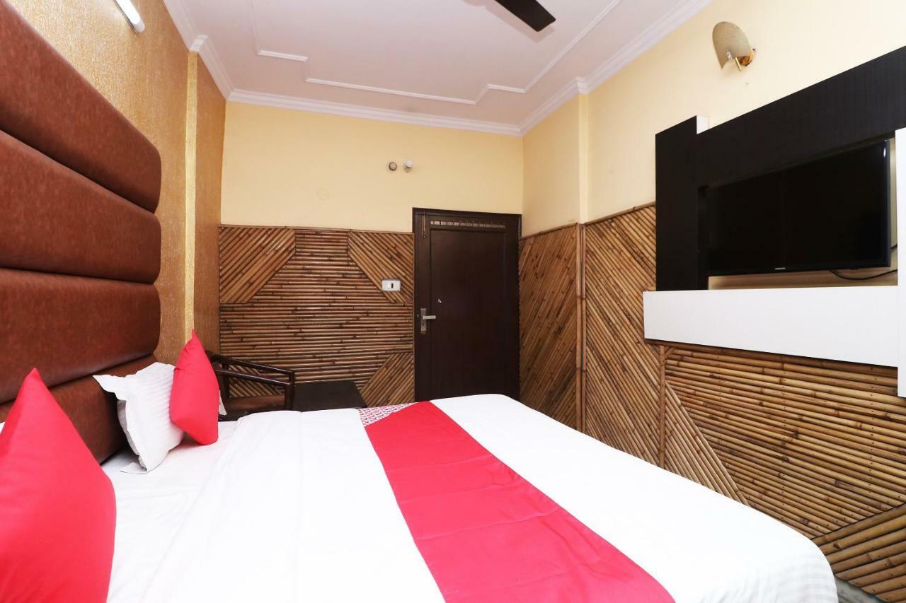 Oyo 29304 Hotel Pooja Yamunānagar Kültér fotó