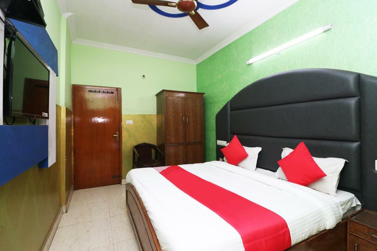 Oyo 29304 Hotel Pooja Yamunānagar Kültér fotó