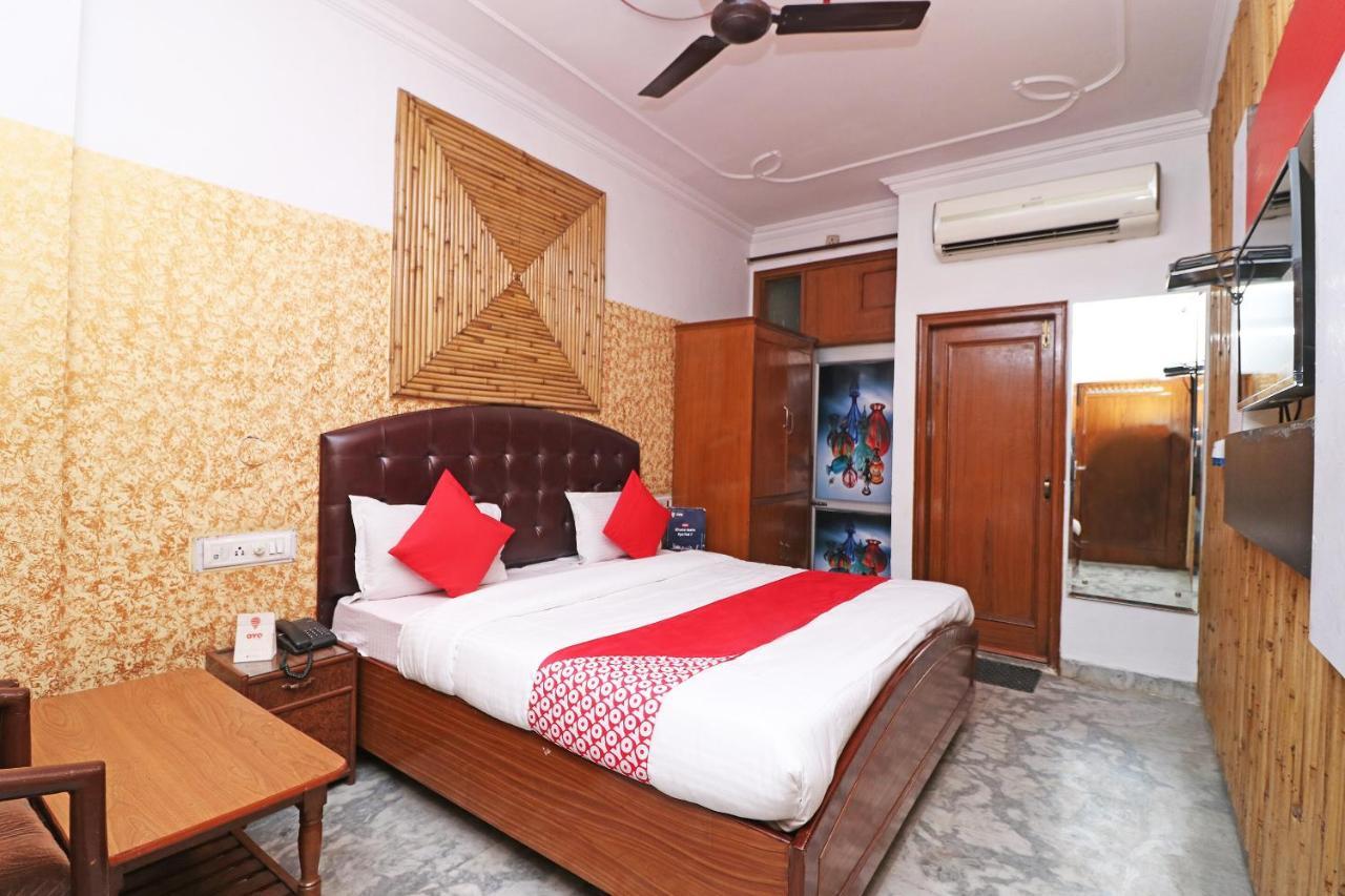 Oyo 29304 Hotel Pooja Yamunānagar Kültér fotó