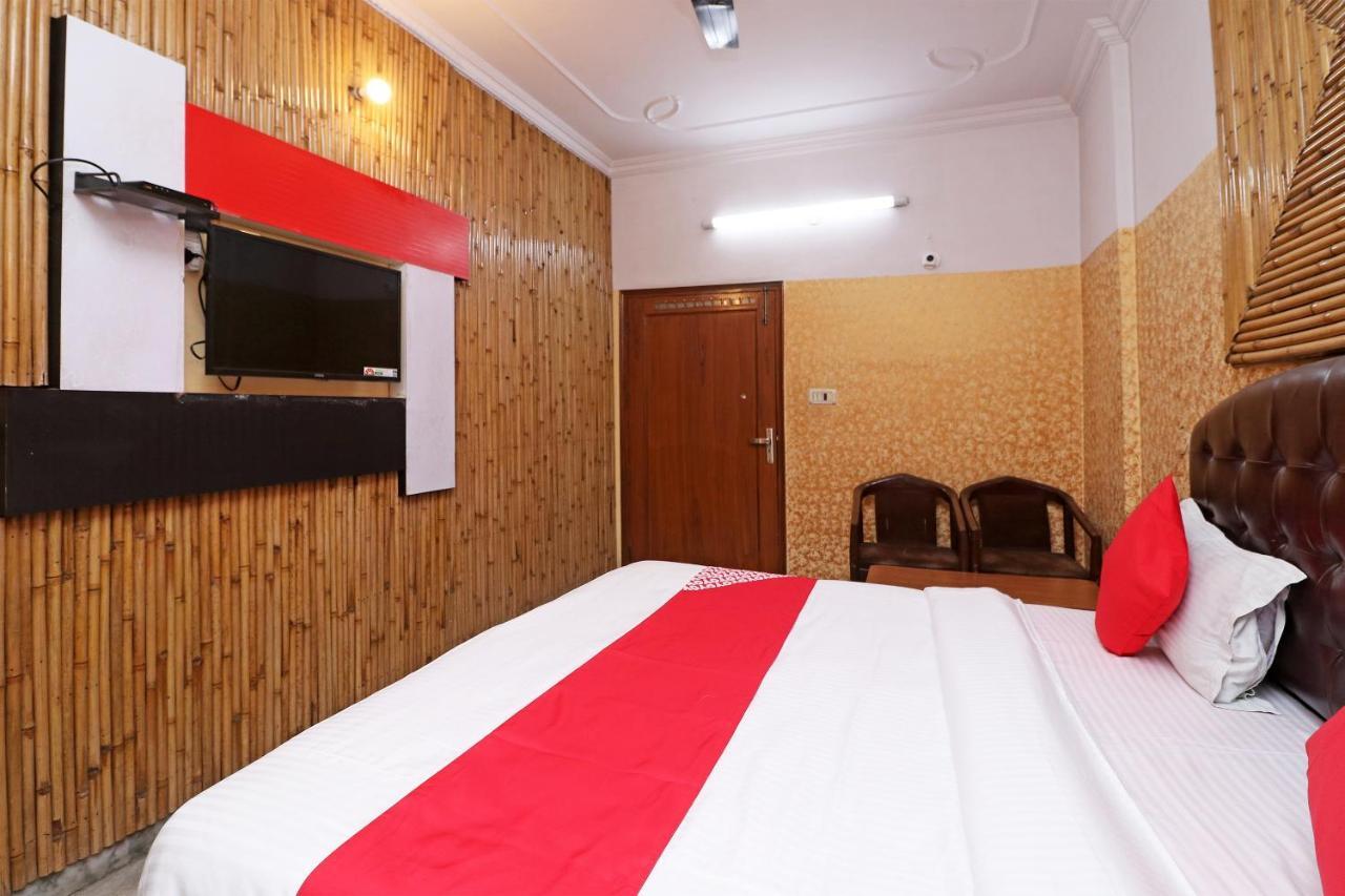 Oyo 29304 Hotel Pooja Yamunānagar Kültér fotó