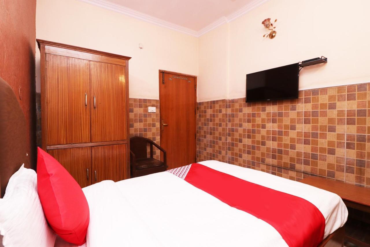 Oyo 29304 Hotel Pooja Yamunānagar Kültér fotó